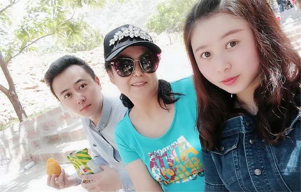 過生日的家人 過生日的家人