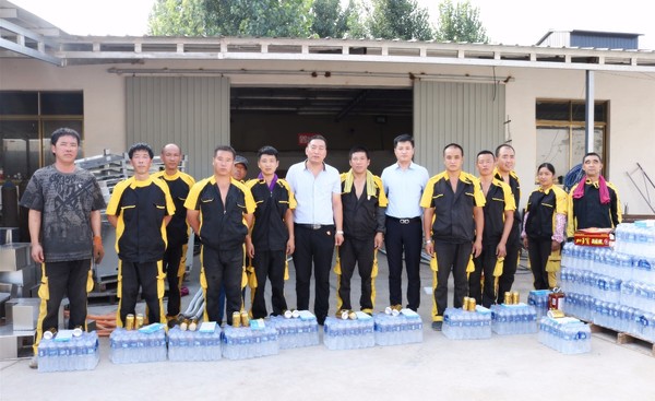 乾港集團(tuán)高層慰問(wèn)一線(xiàn)員工