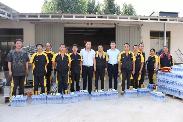 乾港集團(tuán)高層慰問(wèn)一線(xiàn)員工