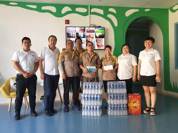 乾港集團(tuán)高層慰問(wèn)一線(xiàn)員工