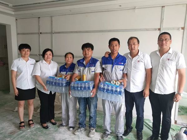 乾港集團(tuán)高層慰問(wèn)一線(xiàn)員工